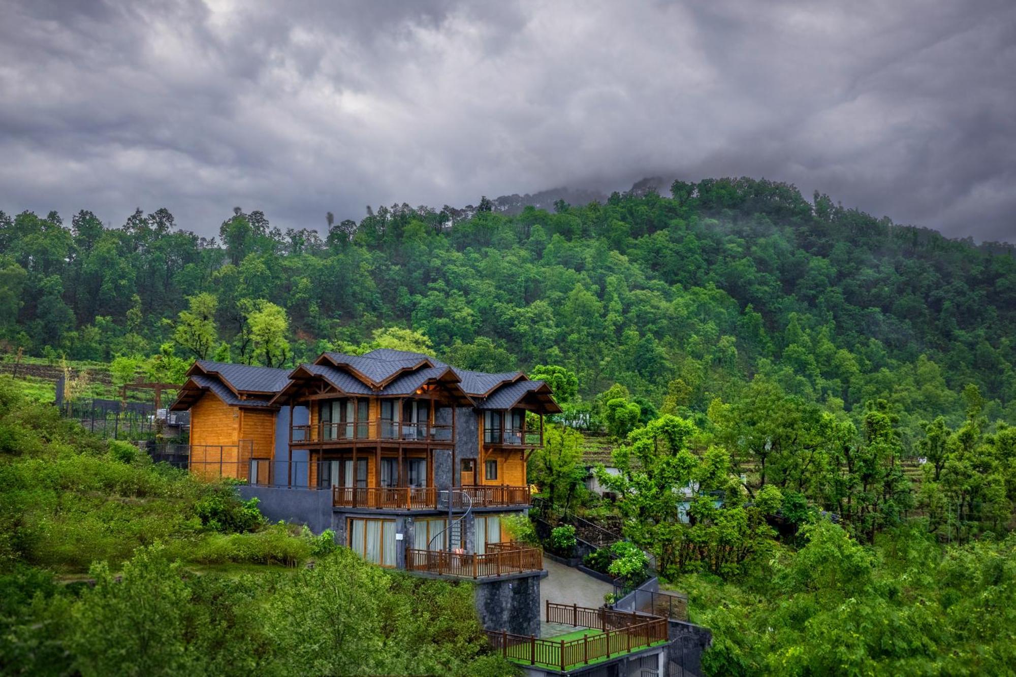 Ama Stays & Trails Kashi House, Rishikesh Exterior photo